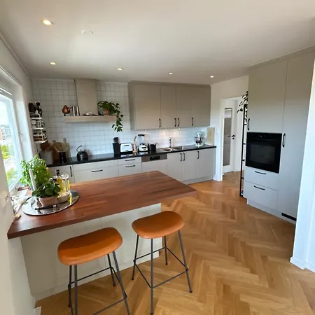 For Rent During Ons Week 10 Min Walk From Expo Area And 50 Metre From Bus Station To Center 빌라 스타방에르